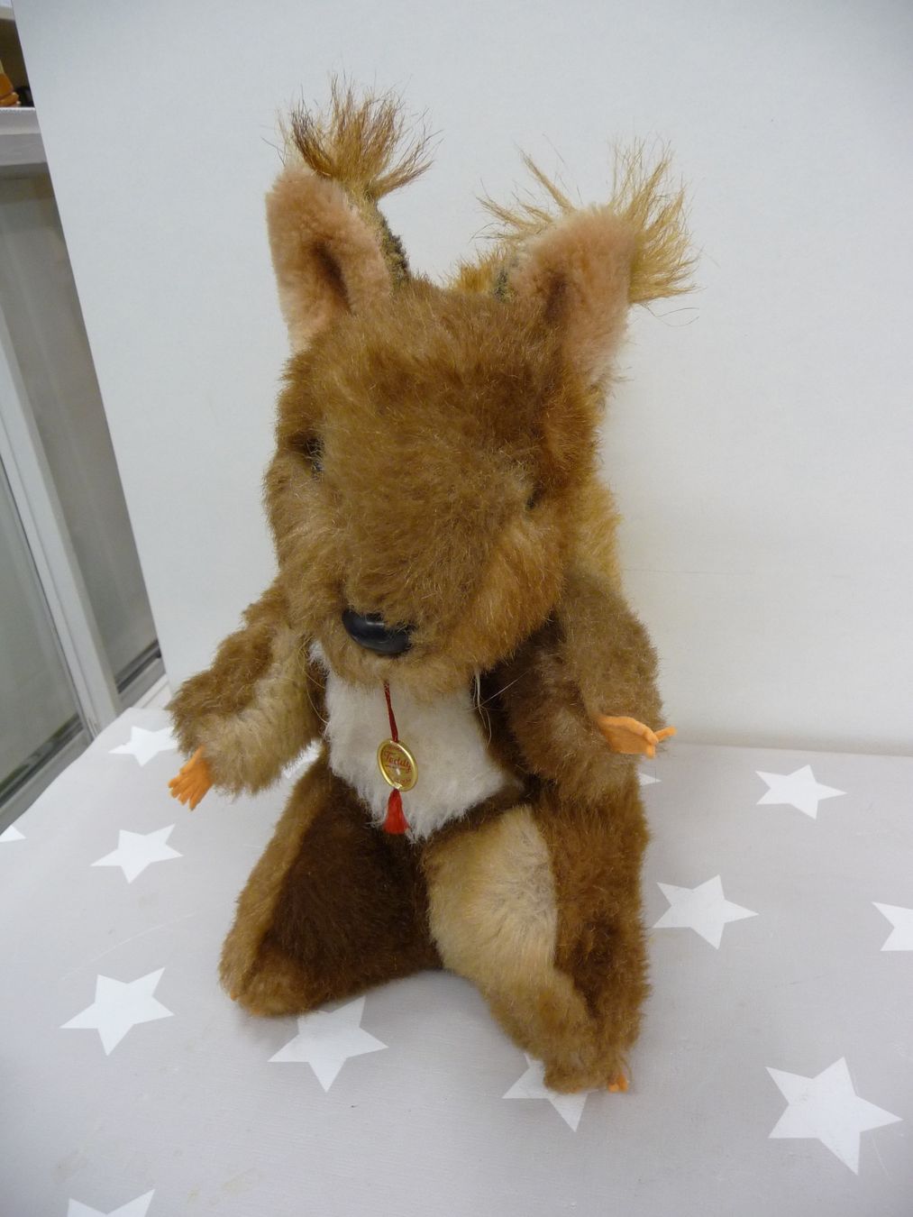Teddy Hermann Giocattoli: altes Hermann Teddy Eichhörnchen – Usato da Rafz venduto da Powacaddy
