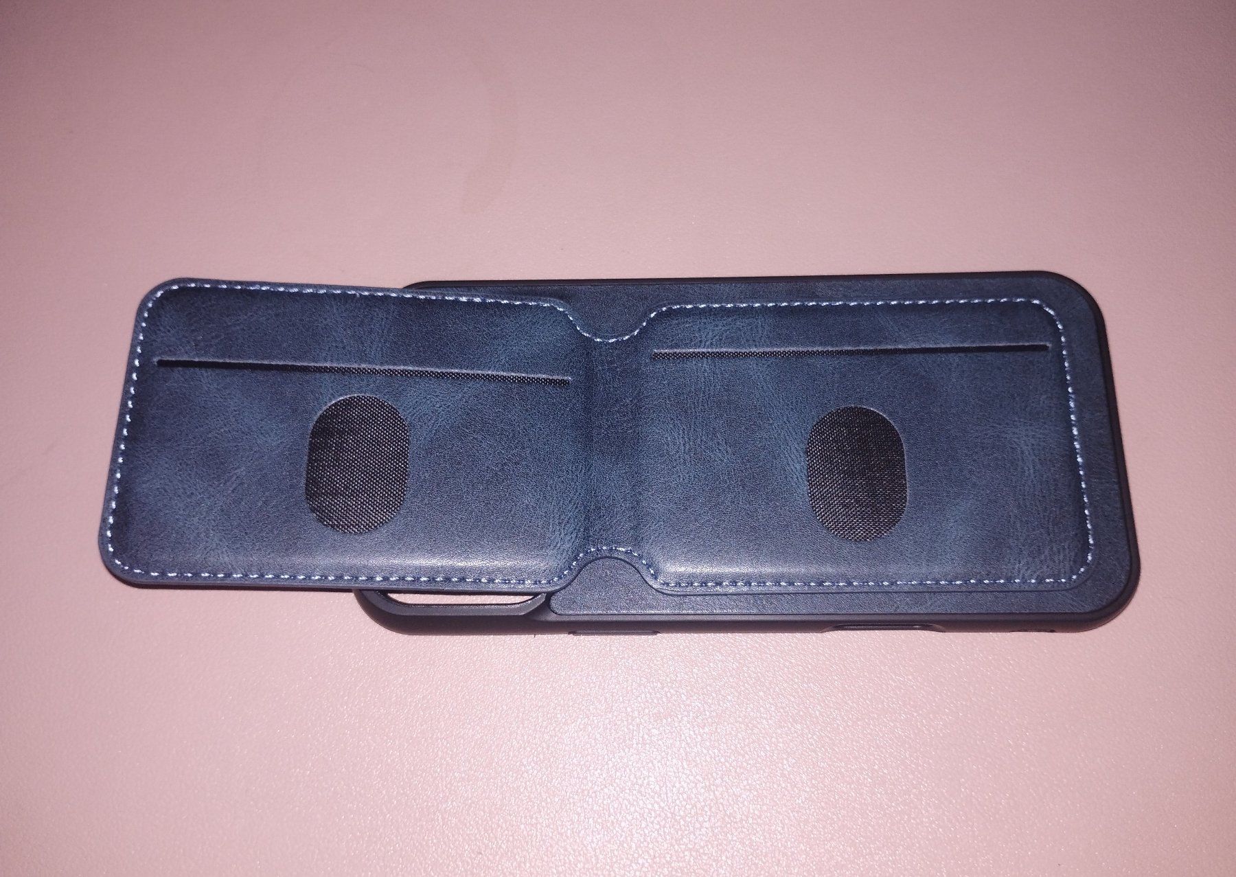 Apple Cover & Protezioni schermo: Wallet-Hülle für das iPhone 16 Pro Max – Nuovo e nell'imballaggio originale da Lausanne venduto da KUNKI-DESTOCK 3