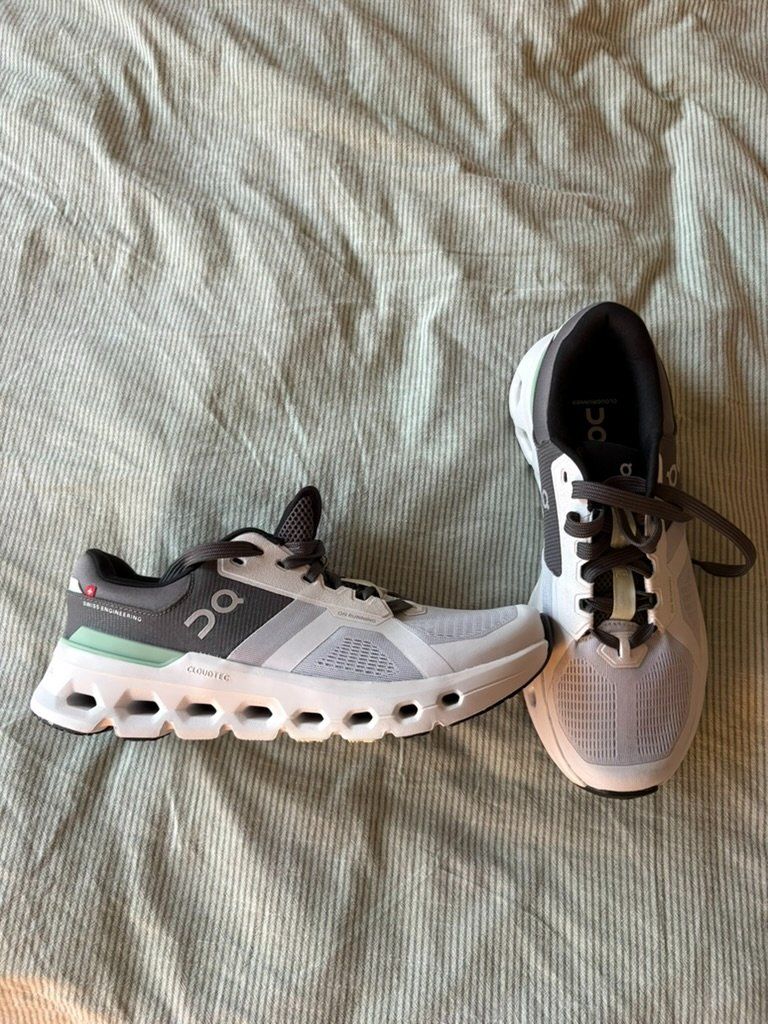 On Herrenschuhe: ON Cloudrunner Laufschuhe Grau Grösse EU 43 – Neu (gemäss Beschreibung) aus Zürich von henridv 3