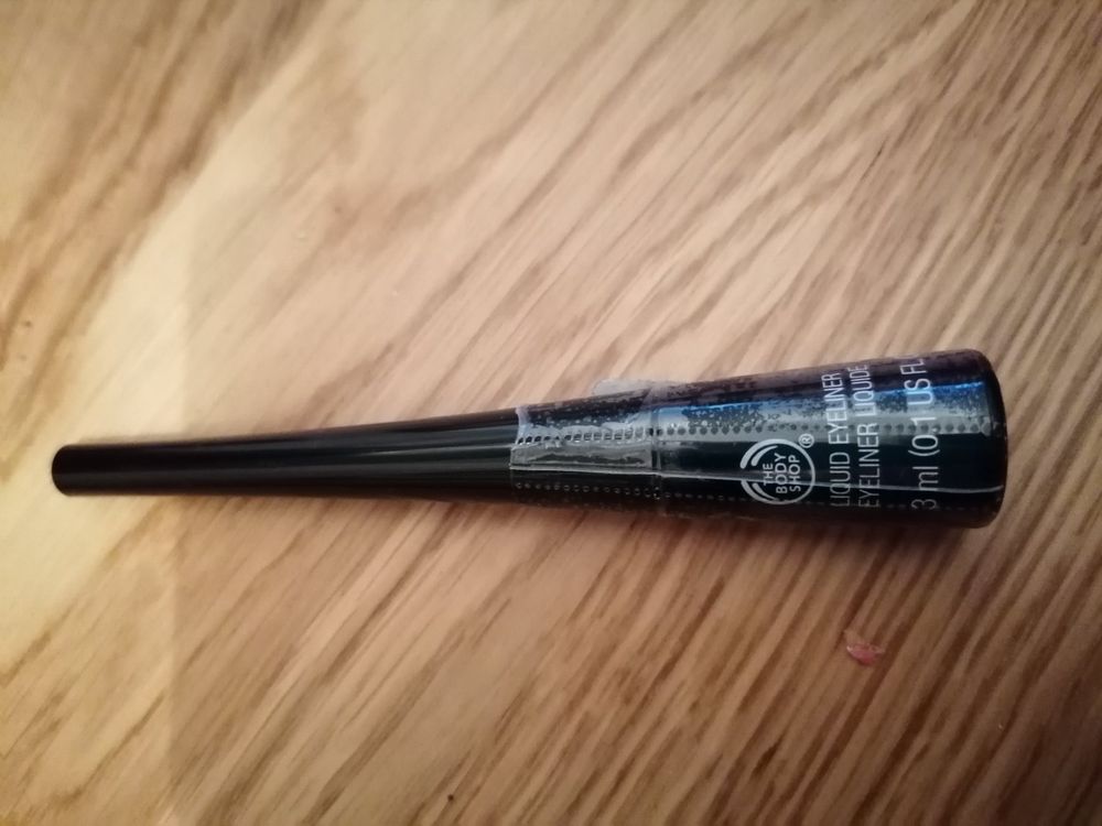 Miss Europe Eyeliner Nr. 01 - Flüssiger Pinsel-Eyeliner In Schwarz, Intensiv & Schnell Trocknend