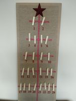 Adventskalender mit Holzklammern