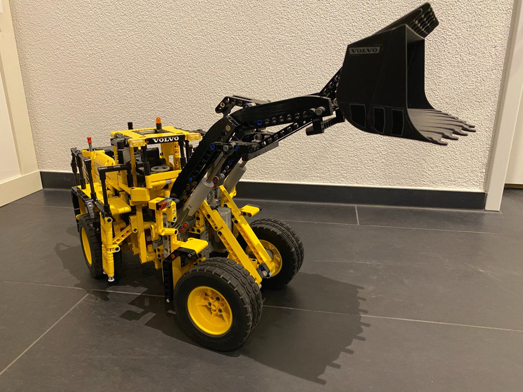 Volvo Escavatori: LEGO Technic VOLVO L350F Radlader – Usato da Wilen b. Wil venduto da Einfachcool 1