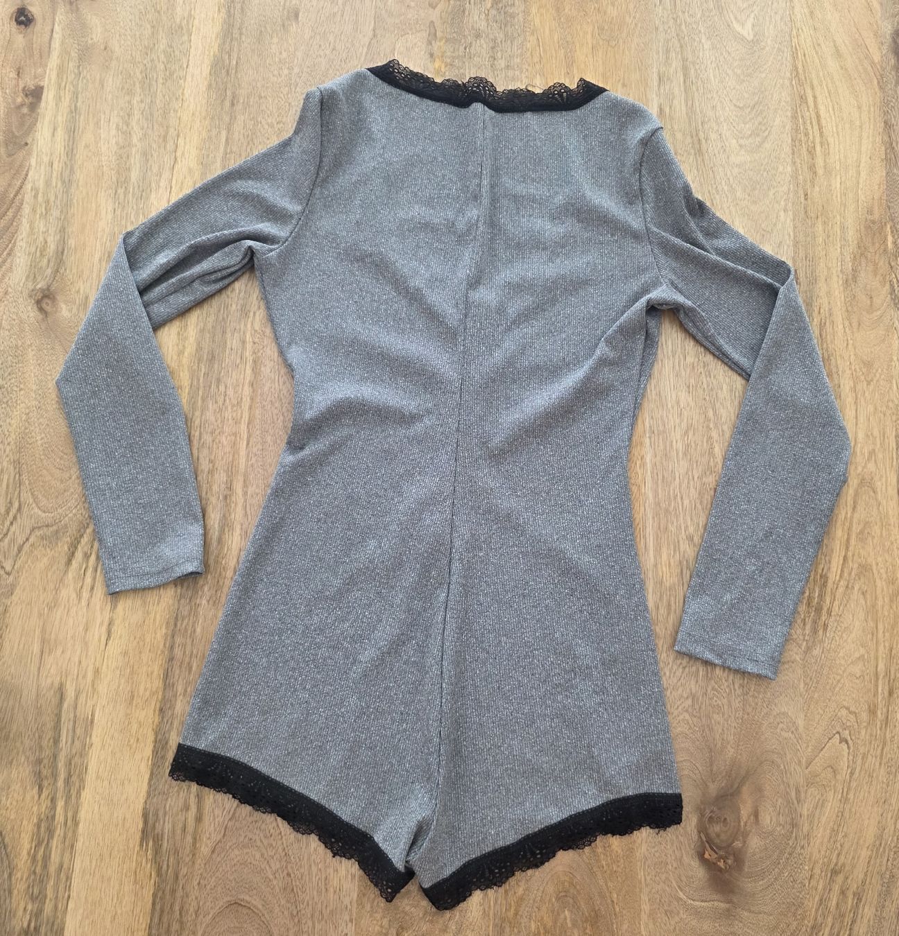 Negligees & Pigiami:  Pyjama mit Spitze, Grösse M, neu – Nuovo (secondo la descrizione) da Rheinsulz venduto da Gilea 1