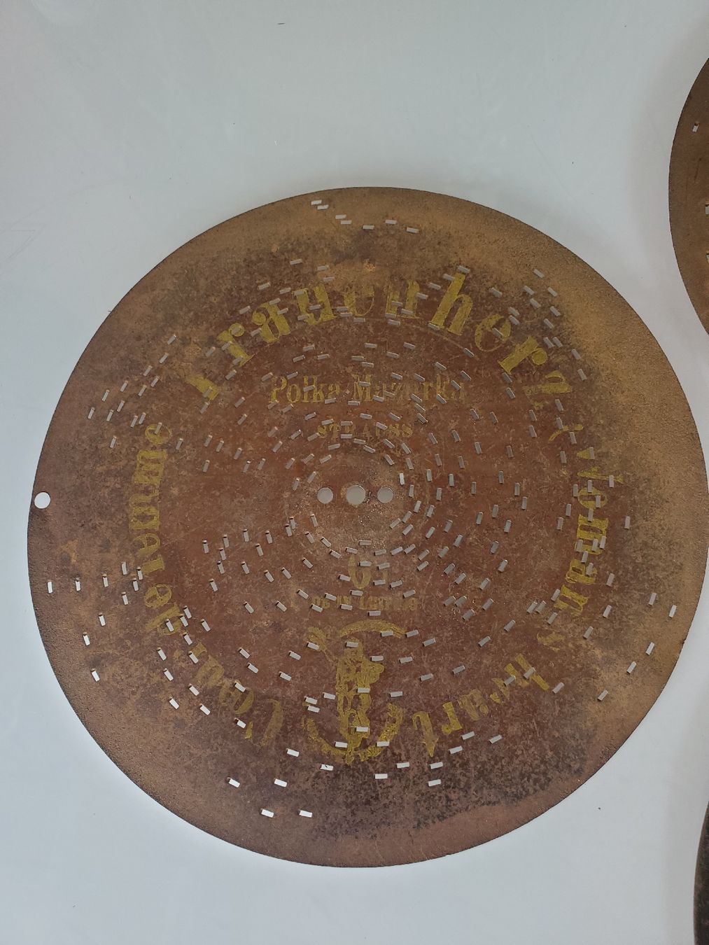 Plateaux: 5 antike Lochplatten – D'occasion à Frauenfeld par BeneFull 3