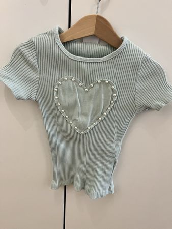 T-Shirt Zara mint mit Herz-Applikation Grösse 120 6-7J