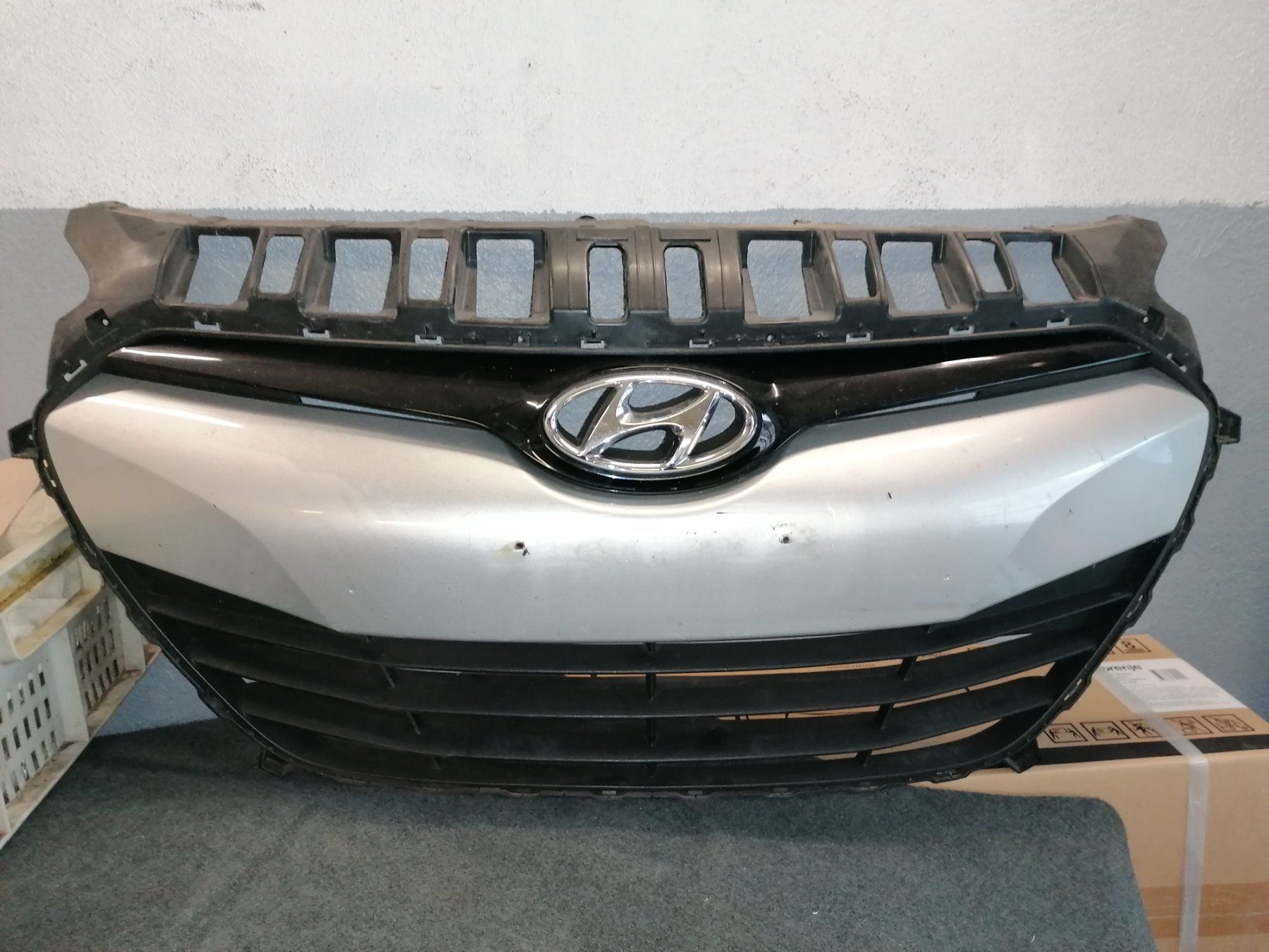 Hyundai Tutti pezzi di ricambio auto: Kühlergrill i30 – Usato da Adligenswil venduto da Exnovo