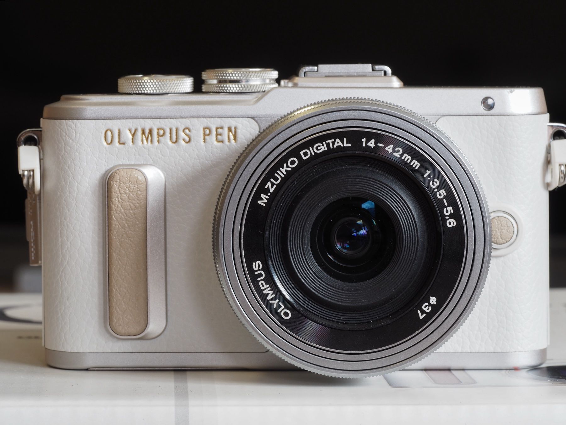 Olympus Fotocamera: Olympus PEN E-PL8 Kit – Usato da Sierre venduto da DMDefender