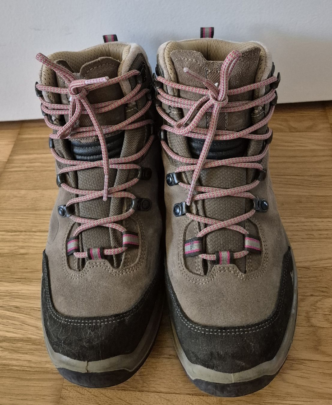 Decathlon Damenschuhe: Quechua Wanderschuhe, wasserdicht, Grösse 39, neuwertig – Neu (gemäss Beschreibung) aus Volketswil von Sbloona