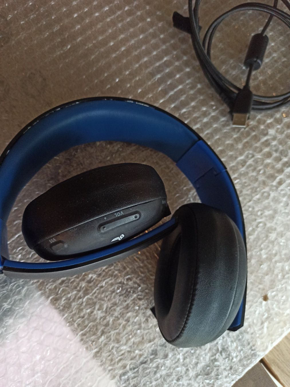 Sony Cuffie: Sony PlayStation Wireless Stereo Headset 2.0 PS4 – Usato da Oberweningen venduto da mar_87mx 4