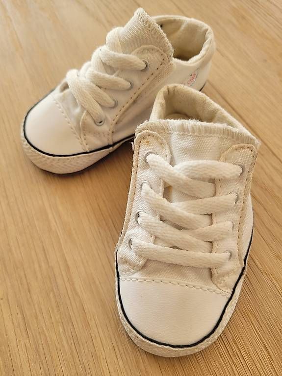 Scarpe per ragazzi: Neue Baby Sneakers – Usato da Bern venduto da alinelangenegger01