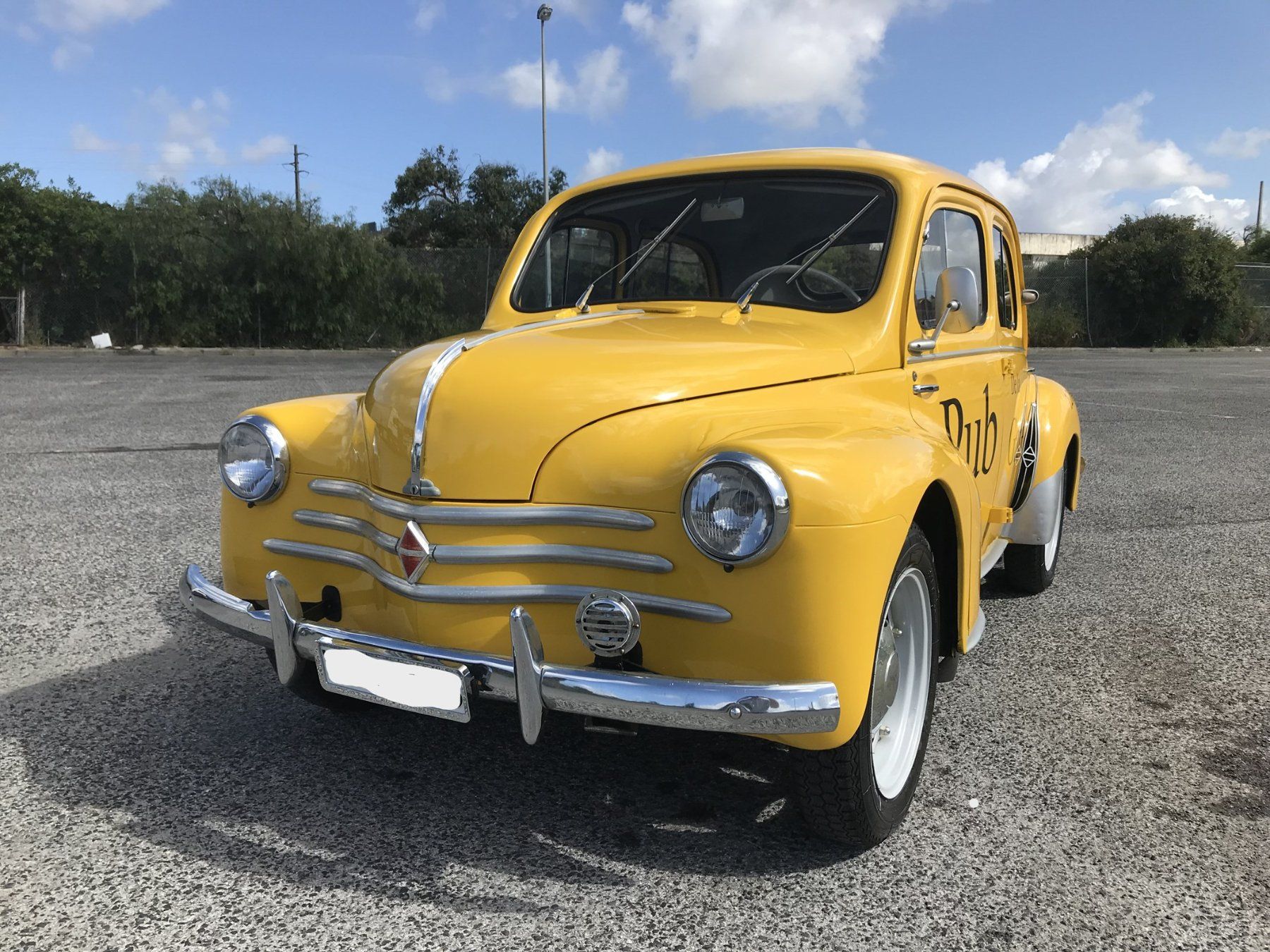 Renault Automobili: RENAULT 4 CV - R 1062 – Usato da Nyon venduto da data-comm