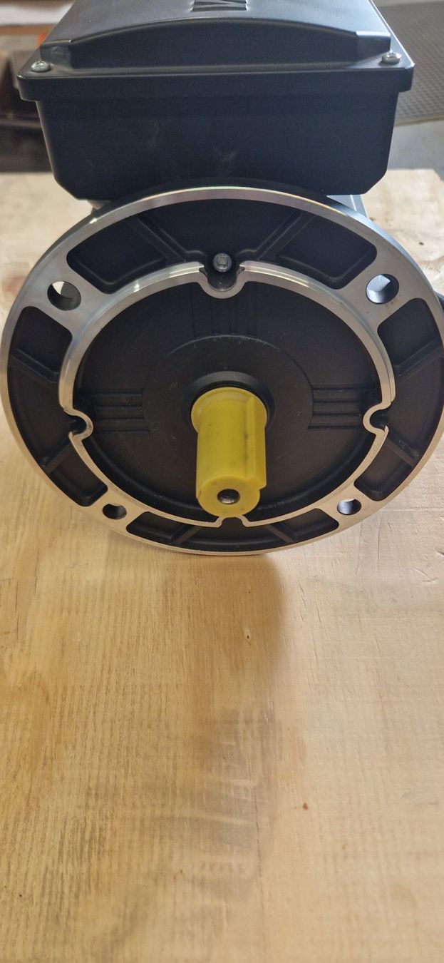 Motori: Wechselstrommotor 2.2 KW (Einphasig) – Nuovo (secondo la descrizione) da Effretikon venduto da American_Sportswear 2