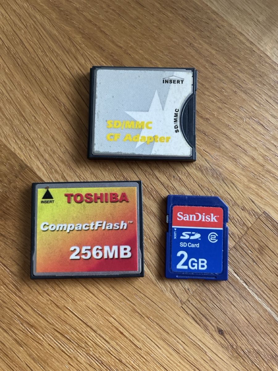 Sandisk Schede di memoria: SanDisk 2GB + Adapter // Toshiba 256MB – Usato da Mettmenstetten venduto da lennia_g