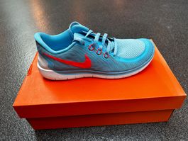 NIKE FREE 5.0 (GS)    Gr. 40      INNENSOHLENLÄNGE  25 cm