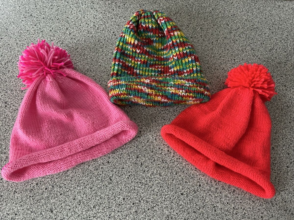 Chapeaux, bonnets & casquettes: Handarbeit Strickmütze – Neuf (Voir description) à Wettingen par sar_k7hg
