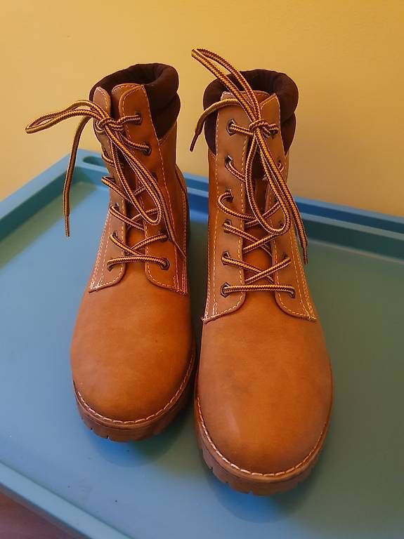 Scarpe da donna: Scarpone – Usato da Biasca venduto da bar_qhz7 2