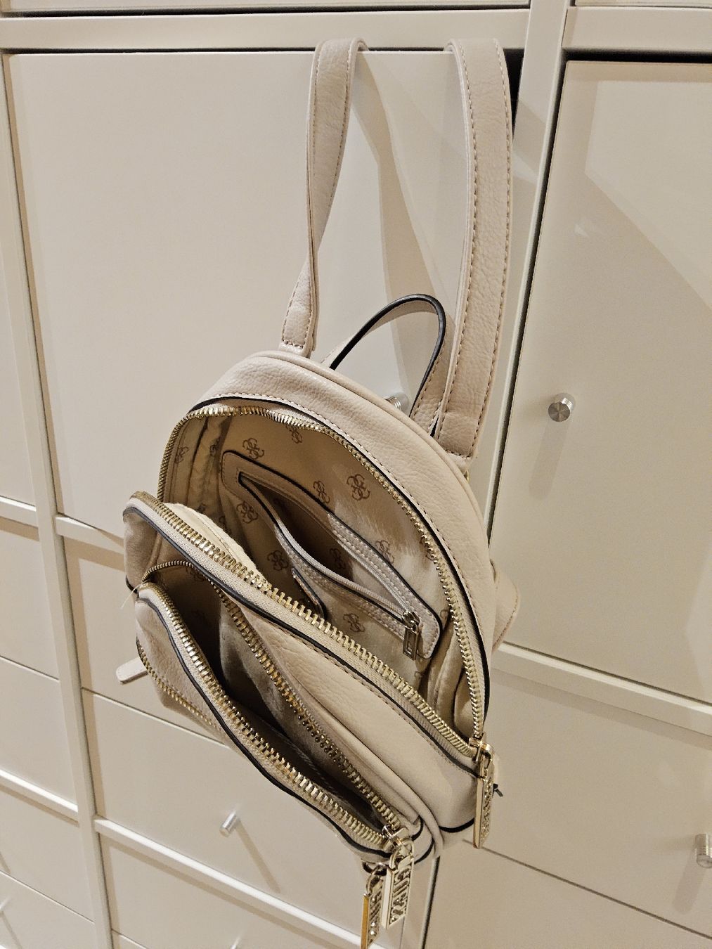 Guess Rucksäcke: Mittlerer Guess Rucksack – Neu (gemäss Beschreibung) aus Dällikon von mara666hund 2