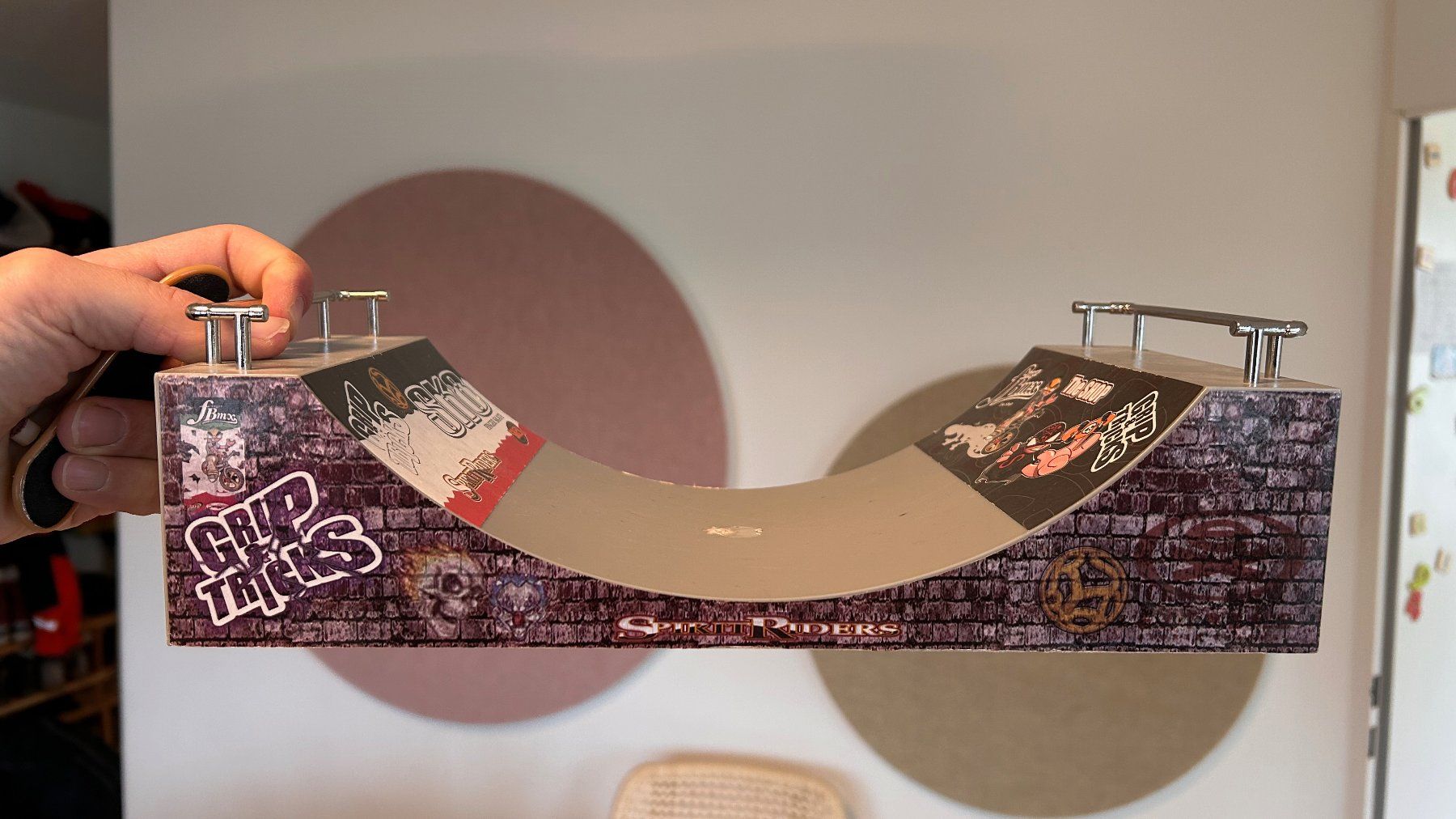 Skateboards: Fingerboard mit Halfpipe Bowl – Usato da Zürich venduto da Ricardo-Veteran 1