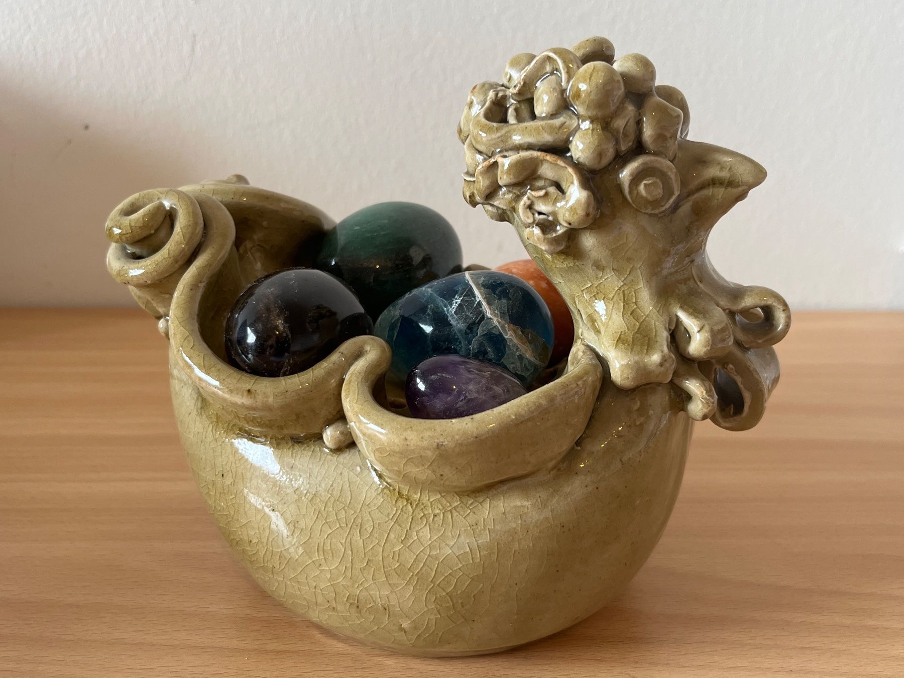 Tutte le decorazioni: Dekoratives Keramik Huhn mit 5 Edelstein Eier – Usato da Luzern venduto da Jiggy_8898