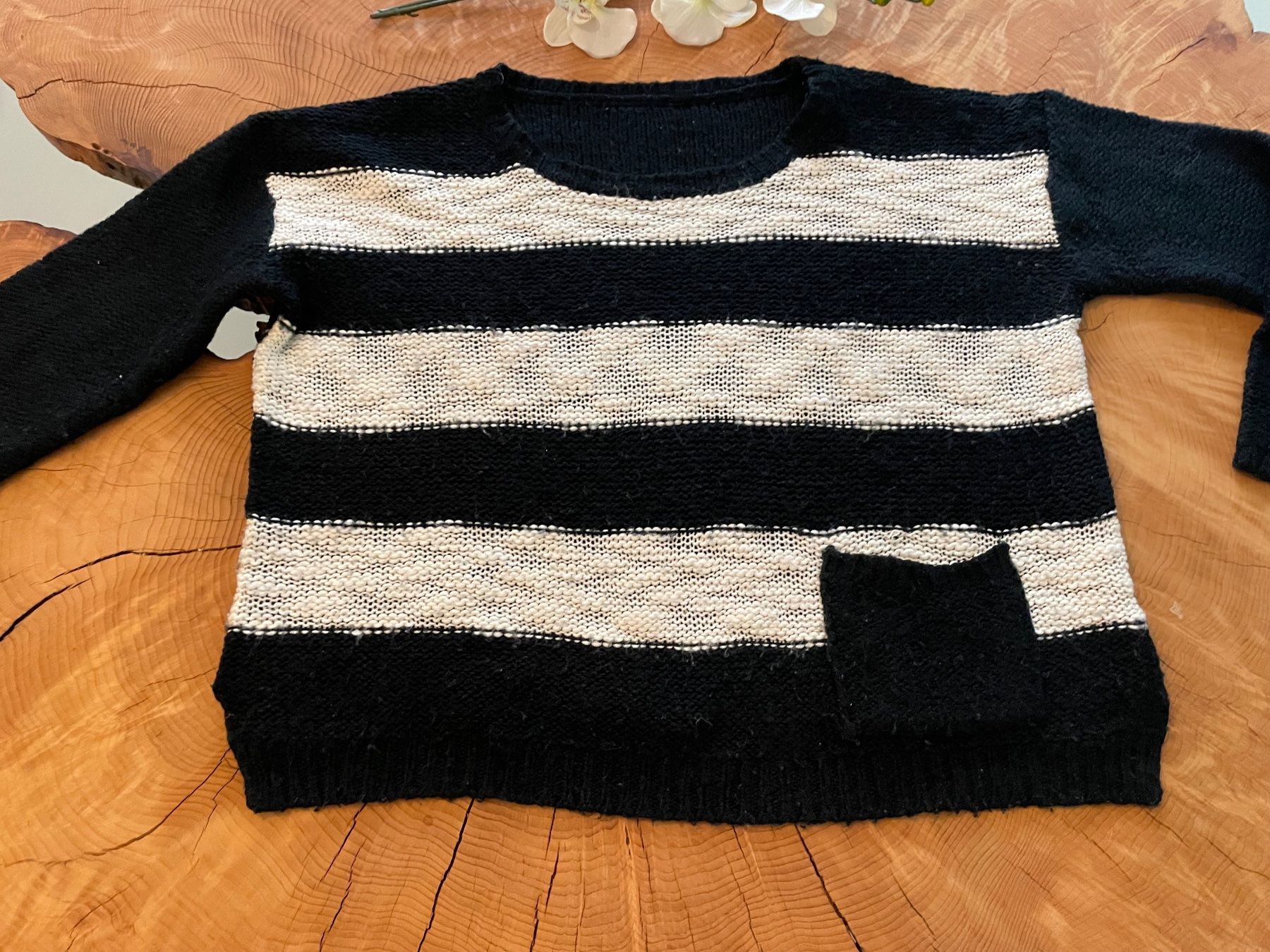 Maglioni & Felpe: Schwarz-weiss gestreifter Pullover Gr. M / Pull rayé tricot – Usato da Zürich venduto da AnnaSa 1