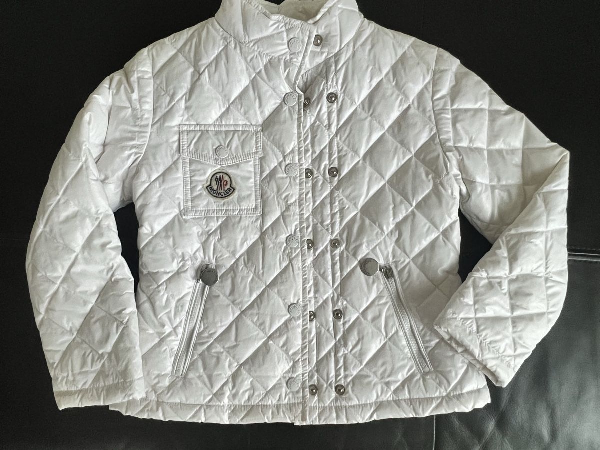 Moncler Giacche & Cappotti: Moncler Jacke Mädchen 5 Jahre – Usato da Zumikon venduto da DamenFashionShop