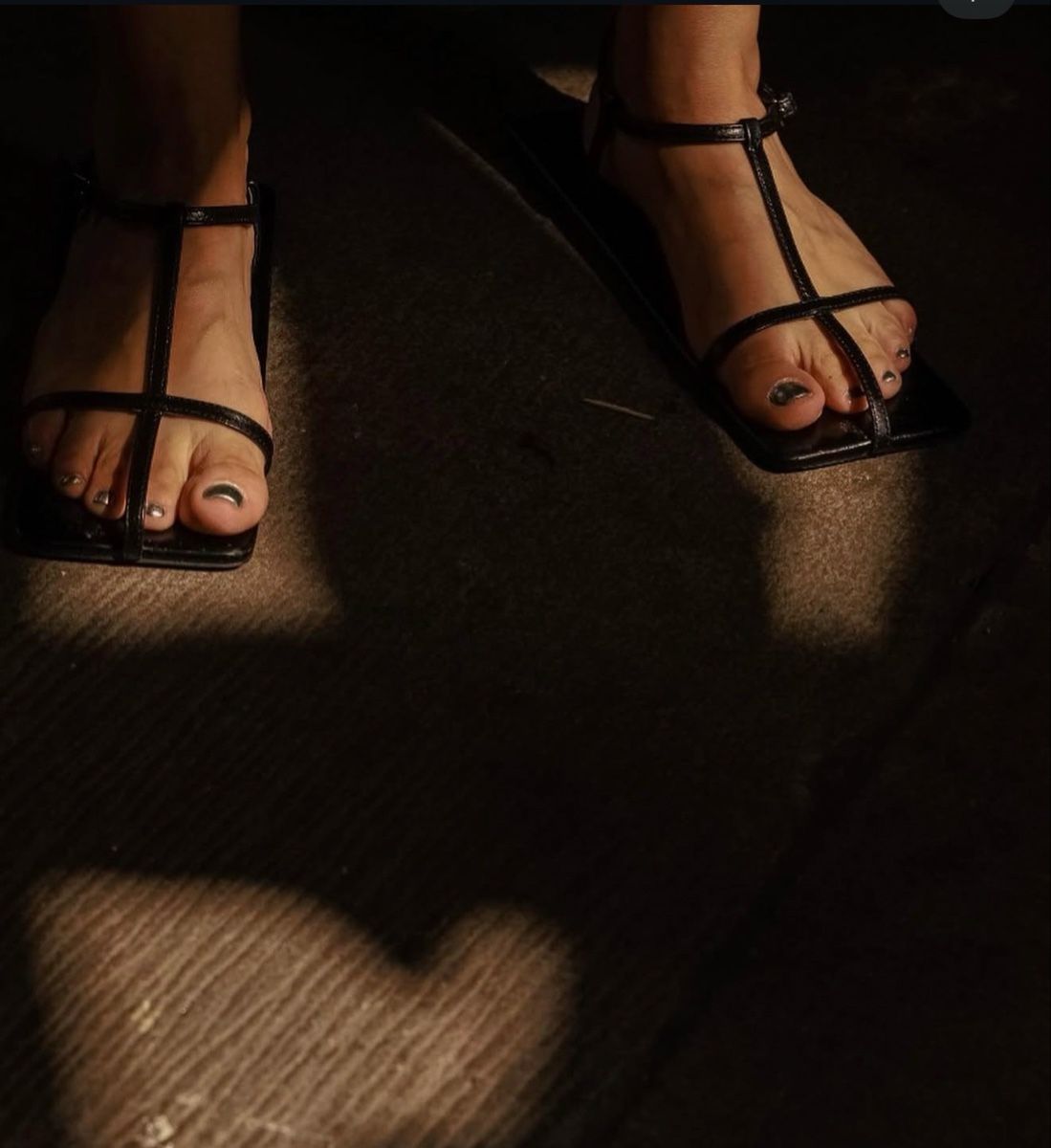 Mango Damenschuhe: MANGO Sandals Black 36-37 Flat Strappy Leather – Gebraucht aus Zürich von Allwelcome 6