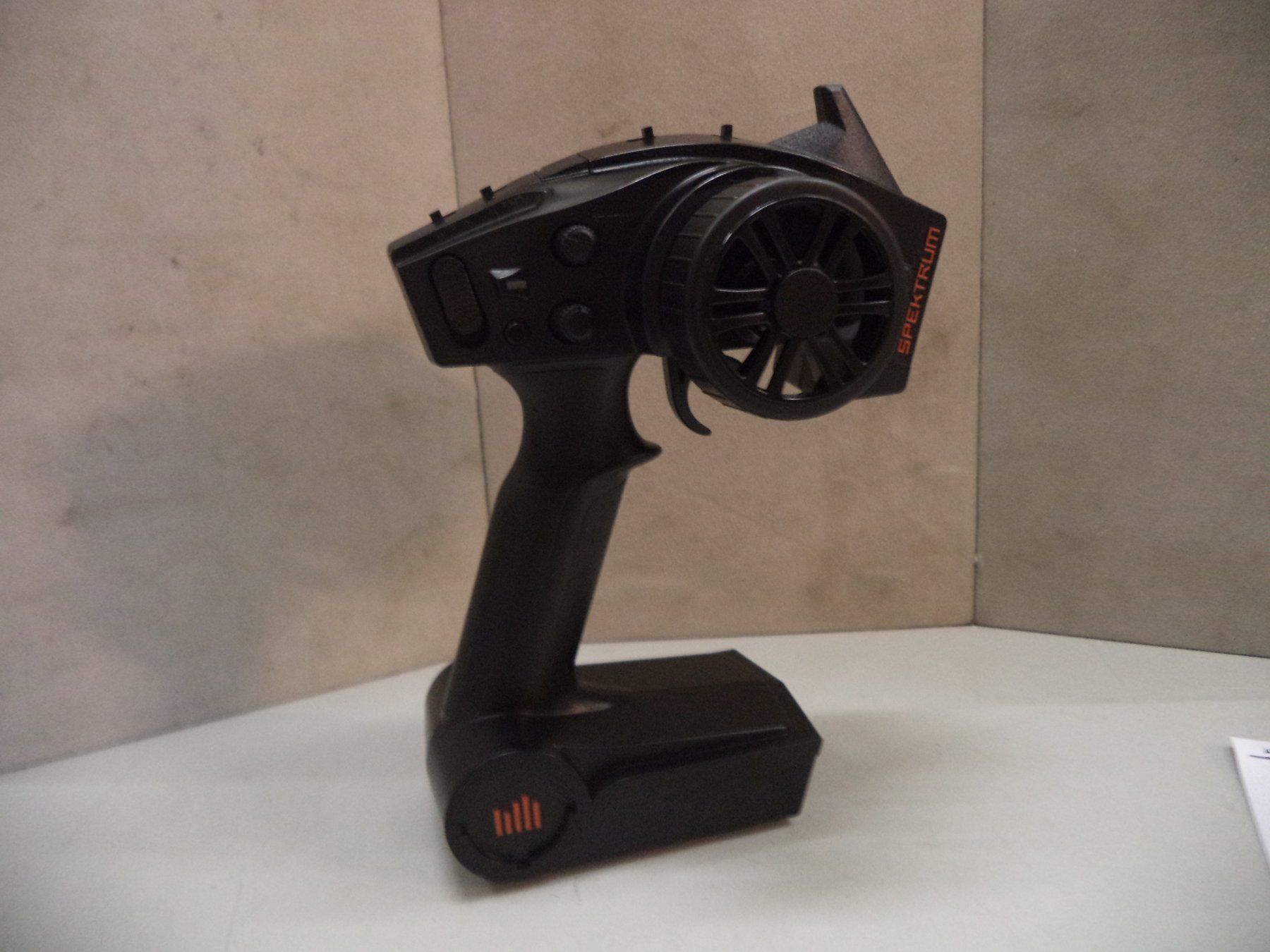 Spektrum Telecomando: Spektrum Sender DX2E mit Empfänger – Nuovo (secondo la descrizione) da Rieden AG venduto da Wirth03