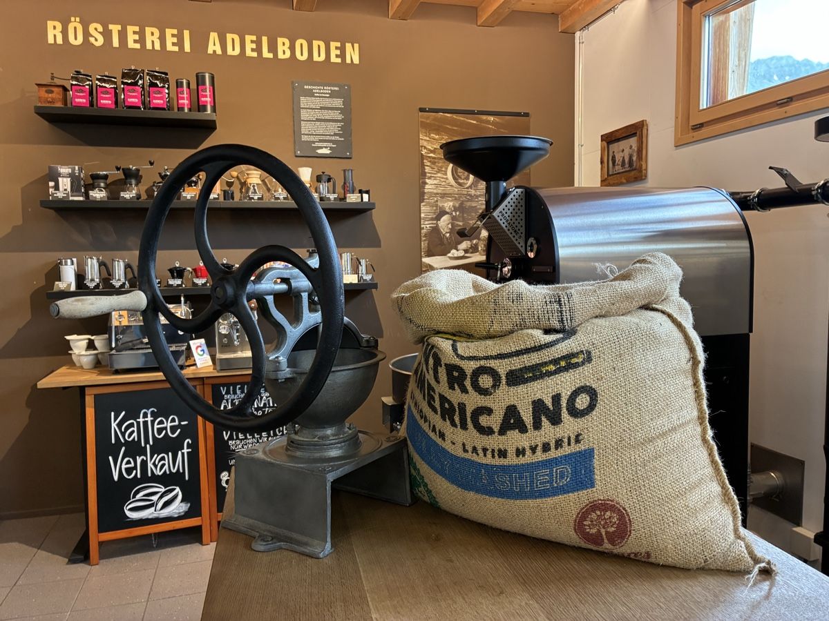 Alle Dekorationen: Kaffee Mühle Antik  – Gebraucht aus Adelboden von haelmi033