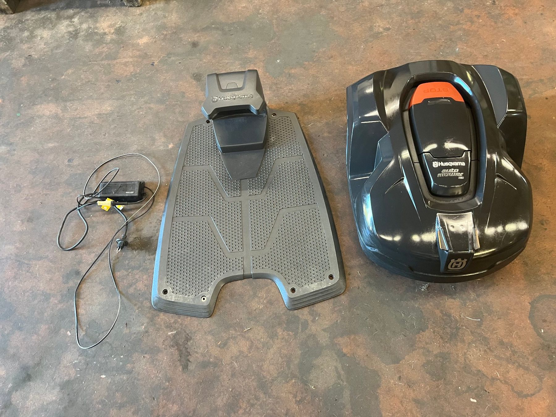 Husqvarna Tagliaerba: Husqvarna Automover 320 – Usato da Stüsslingen venduto da Shoebby_tools 1