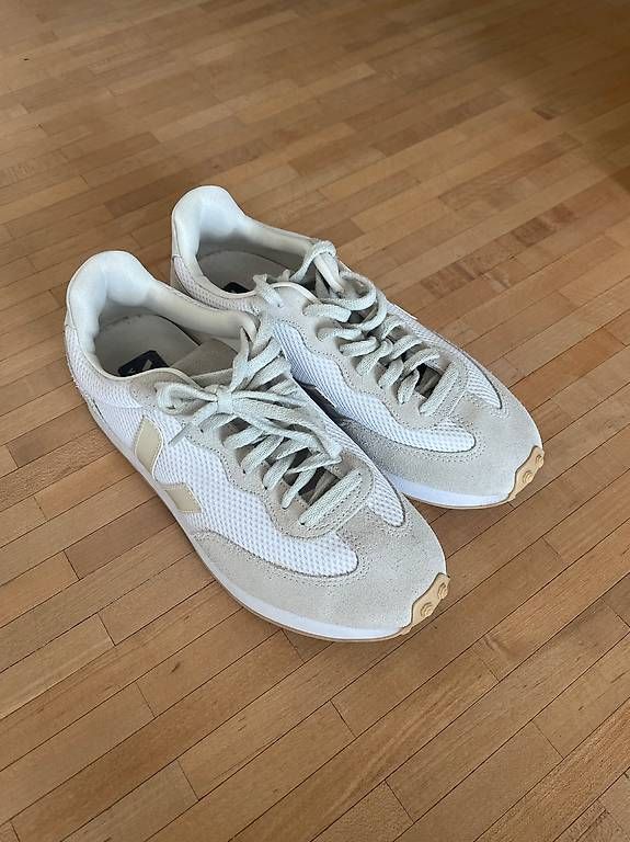 Scarpe da donna: Veja-Schuhe neuwertig  – Usato da Zürich venduto da mel_s2mm