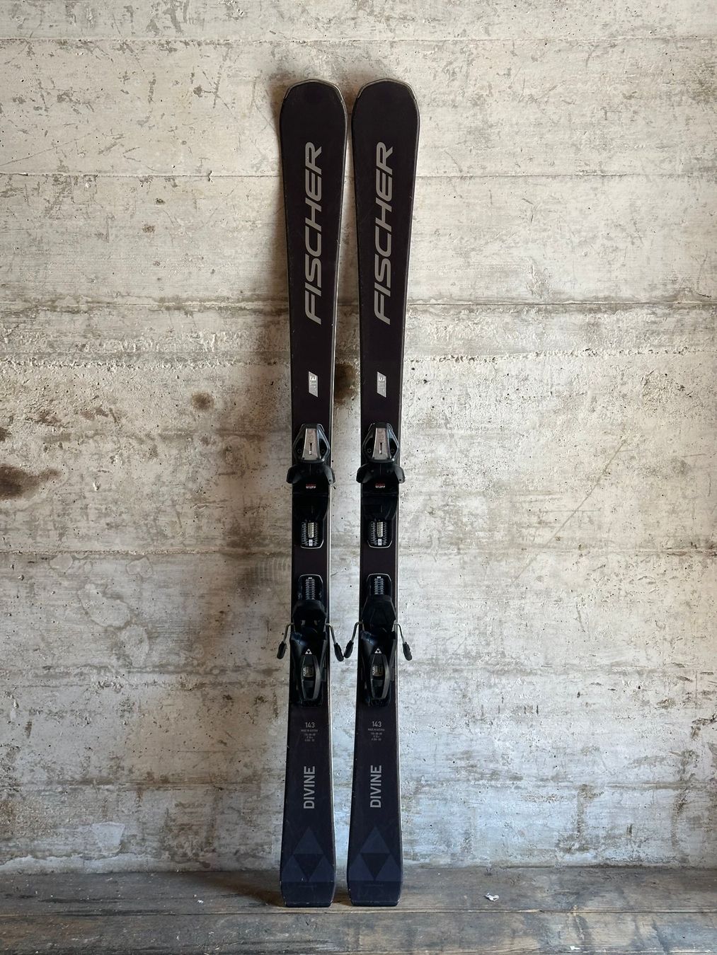 Fischer Skis: Fischer Divine Ski 143CM – Gebraucht aus Emmenbrücke von karkarkar