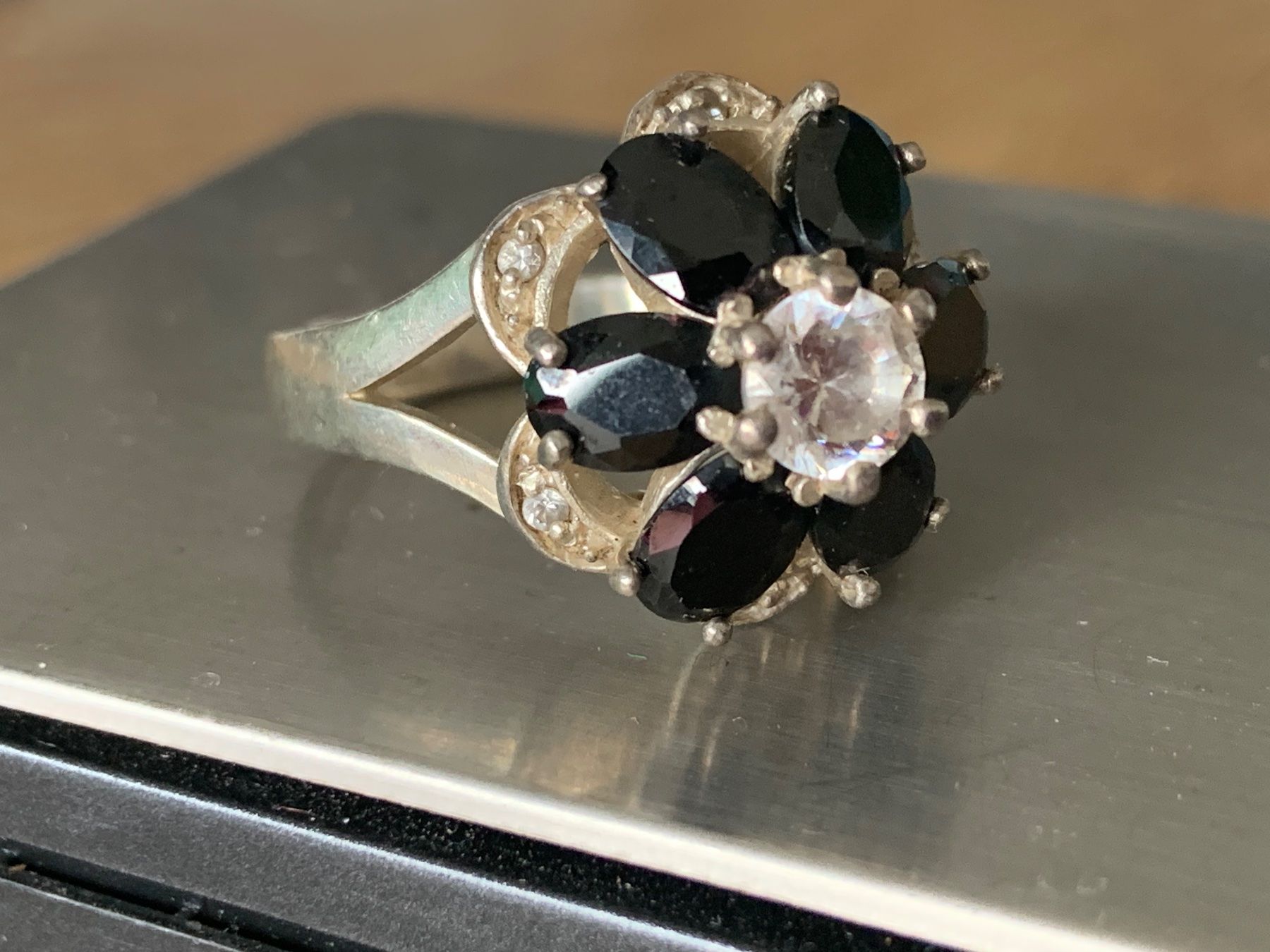 Ringe: Silberring Blume schwarzes Glas (63/20) – Gebraucht aus Laufen von Bellebellezza 1