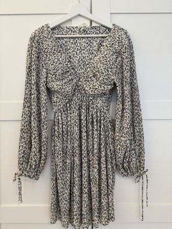 Schönes Sommerkleid mit Blumenmuster, Grösse 34