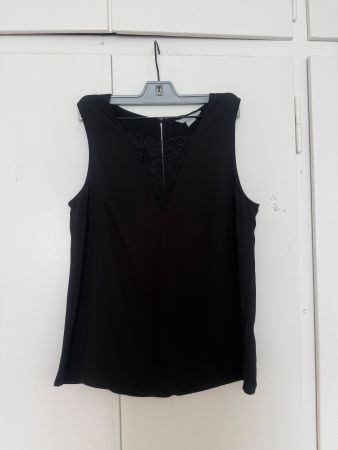 Schickes schwarzes Top mit Spitze, ideal für den Sommer! Gr
