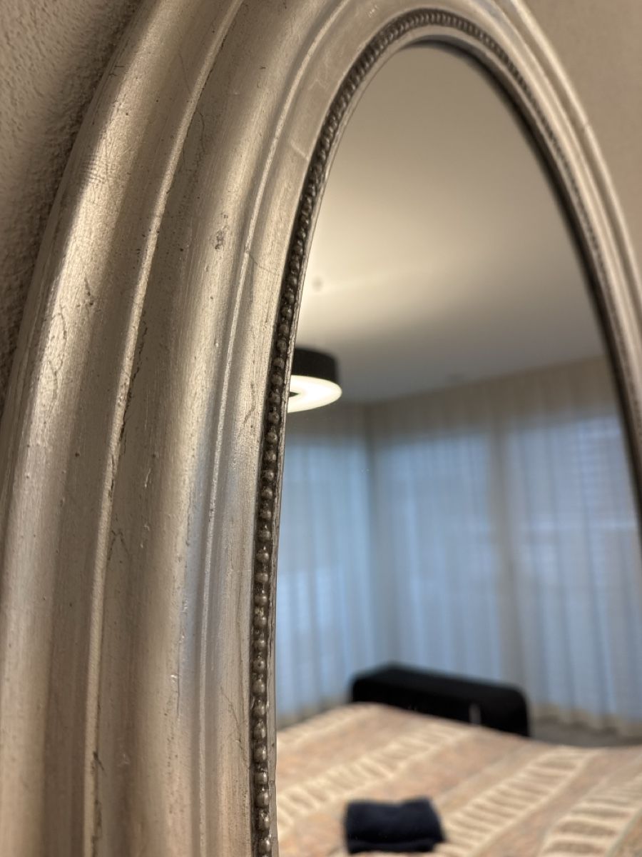 Miroirs: Elegant Oval Mirror with Silver Frame - Excellent Condition – D'occasion à Jonen par chrispluess 1