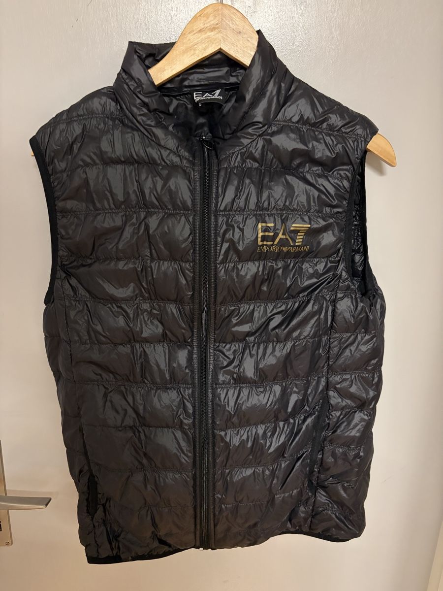 Armani Gilet & Giacche: EA7 Emporio Armani Weste schwarz – Usato da Moosseedorf venduto da prodrips