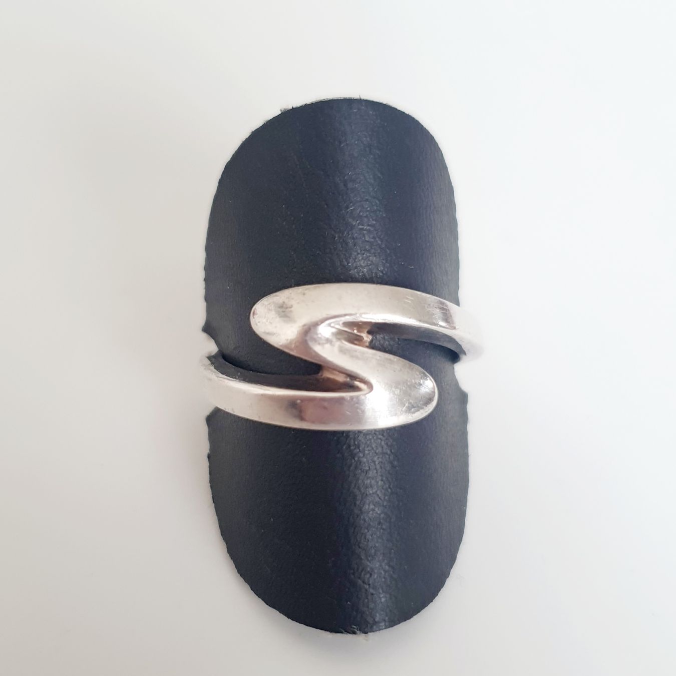 Ringe: Zeitloser moderner Statement-Schmuck Silber Ring 925 Gr 18,4 – Gebraucht aus Kreuzlingen von Wunderkiste123
