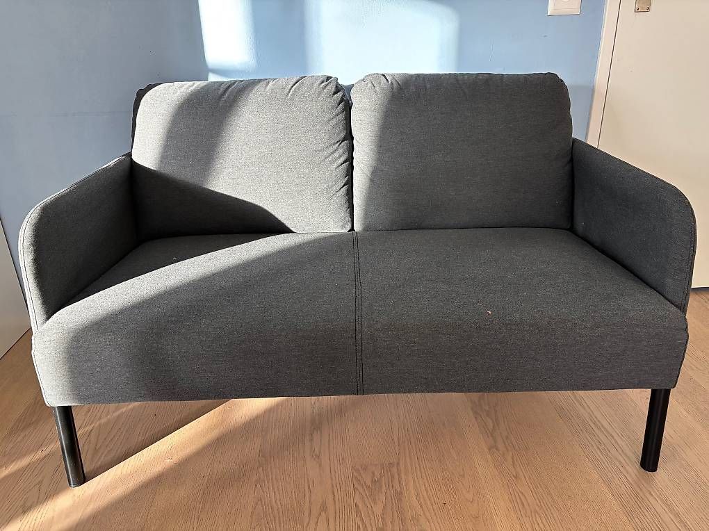 Sofas: 2er Sofa grau - Ikea – D'occasion à Zürich par rem_8v6m