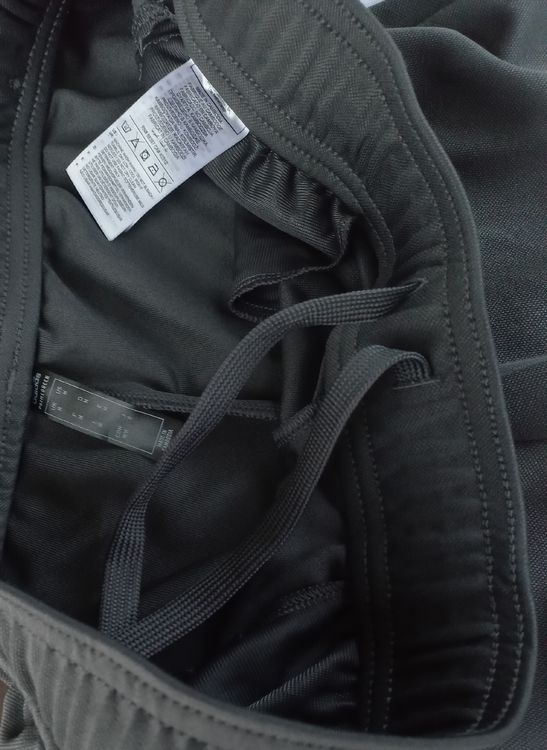 Adidas Pantaloni: Trainerhose von adidas Gr. M kaum getragen – Nuovo (secondo la descrizione) da Oberuzwil venduto da venditum. 4