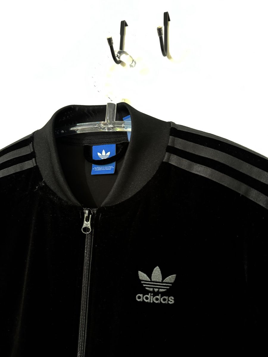Adidas Maglioni & Felpe: Adidas Oryginals Damen Samt Zip Pullover Schwarz Grösse 38 – Nuovo (secondo la descrizione) da Wetzikon ZH venduto da Jan_wojt 1