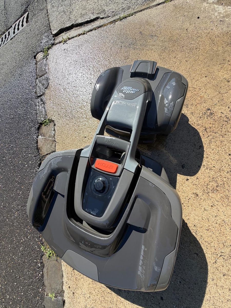 Husqvarna Rasenmäher: Robot Husqvarna Automower  – Gebraucht aus Lucens von Msrz 2