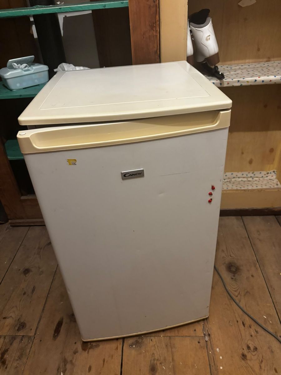 Kühlschrank: Réfrigérateur Candy blanc bon état42 – Gebraucht aus St-Aubin FR von tia_h9sk