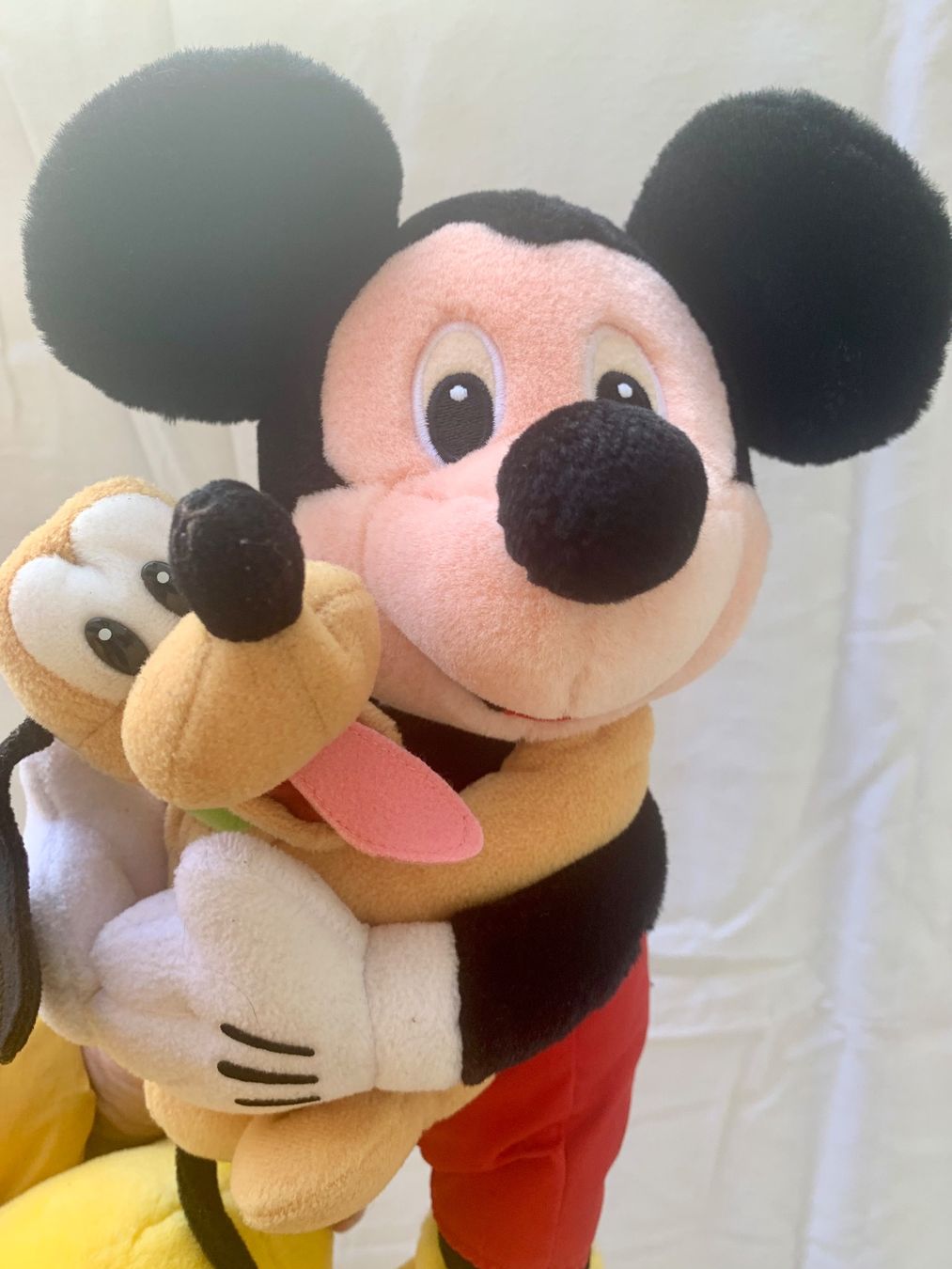 Disney Giocattoli: Peluche Mickey et Pluto dans ses bras – Usato da Martigny venduto da only__you 3