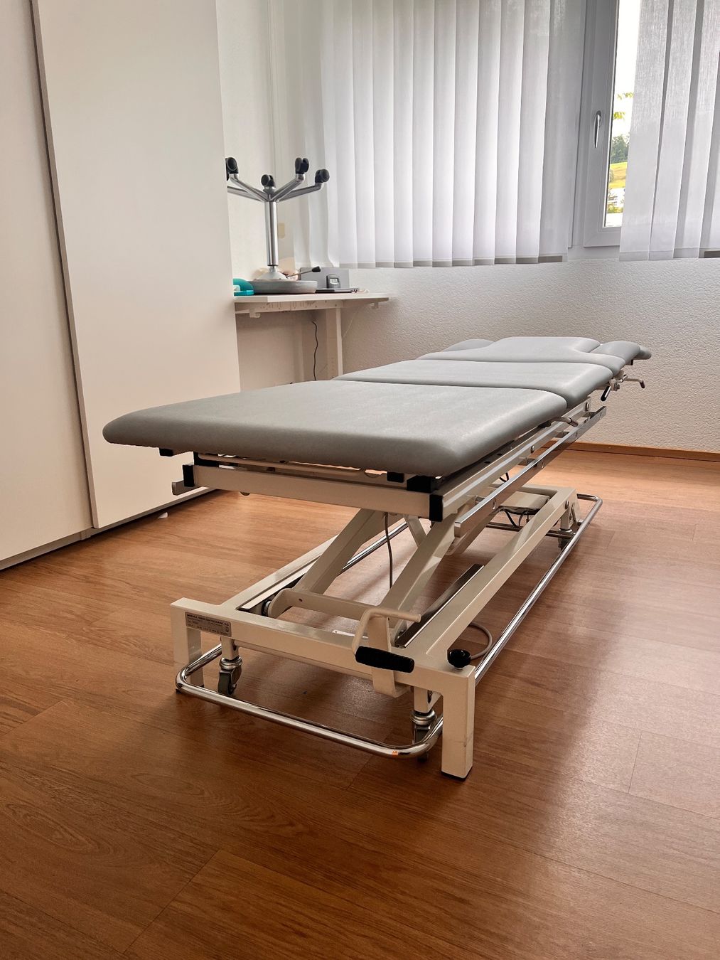 Attrezzature mediche: Elektrische Behandelbank – Usato da Uetliburg SG venduto da JasperR 2
