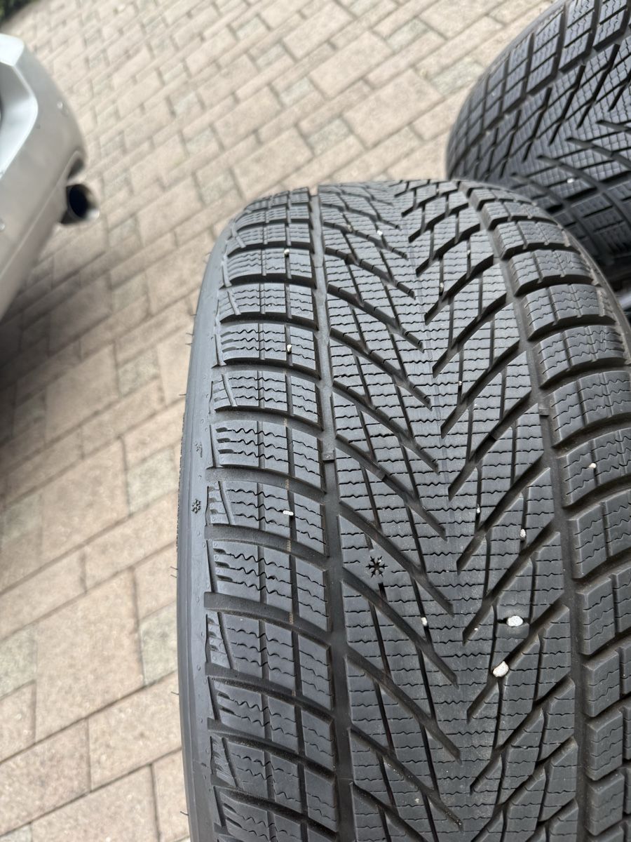 Pneus & Kompletträder: Reifen 245/40R19 98H Winter – Gebraucht aus Lüchingen von san_xqw7 6