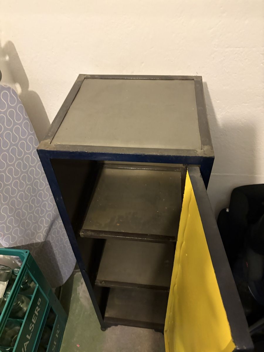 Armadi: Metall Schrank, shabby chic – Usato da Zürich venduto da Claubieten 3