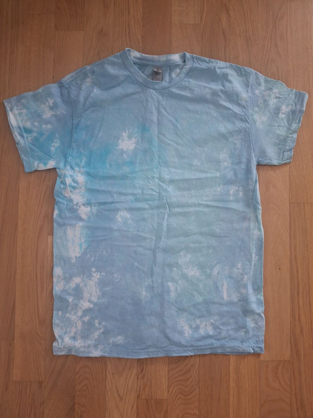 T-shirt: Batik T-Shirt – Nuovo (secondo la descrizione) da Luzern venduto da gab_726g