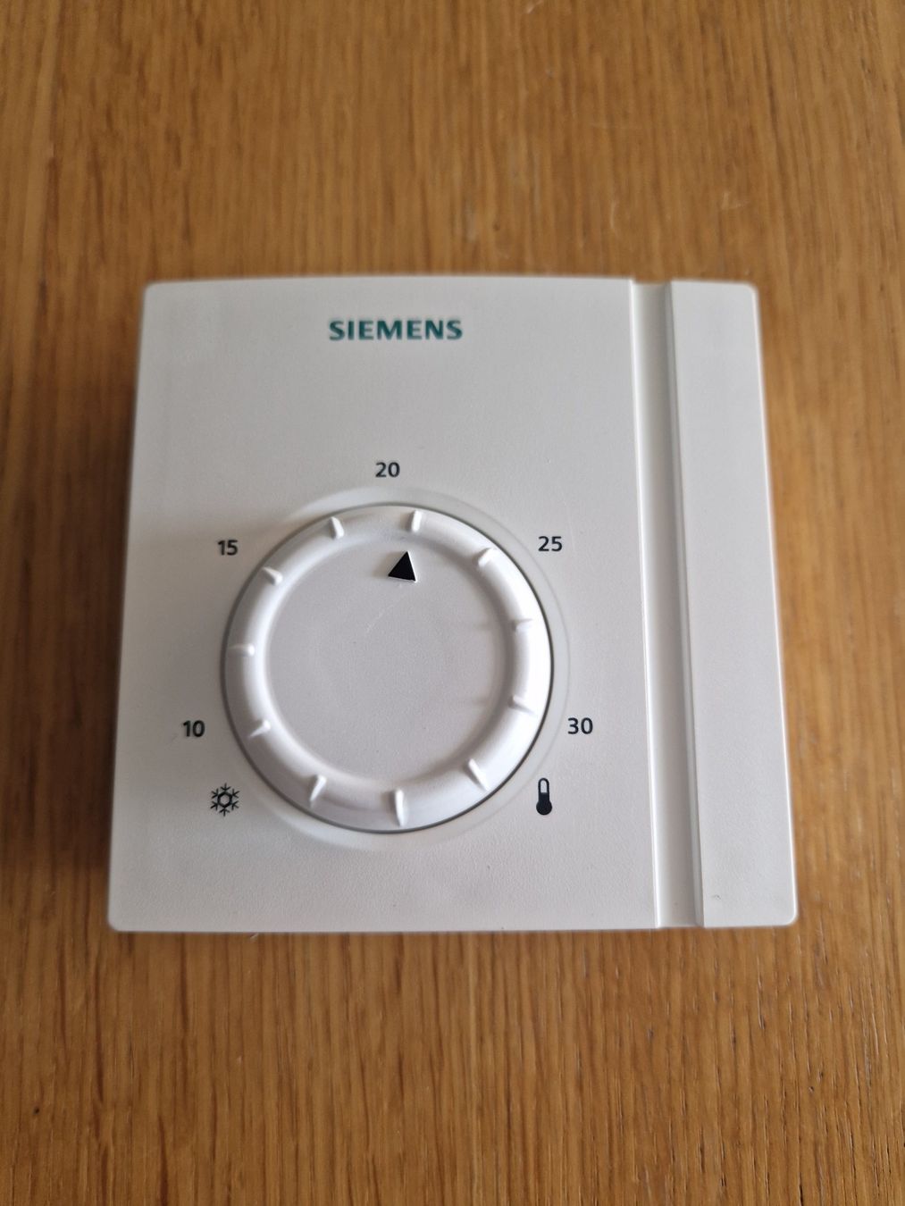 Siemens Misurare: Raumthermostat Siemens RAA21 - Neu – Nuovo e nell'imballaggio originale da Vogelsang AG venduto da villa9