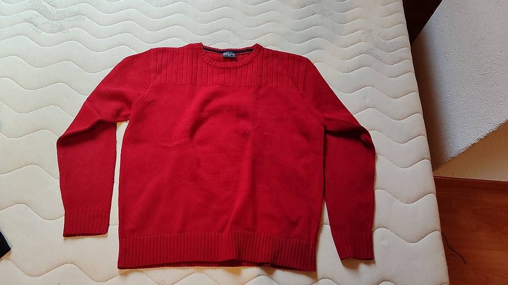 Esprit Pulls & Sweat-shirts: rote Biaggini Pullover, Gr. S & M, Set: 5 Stk. – Neuf (Voir description) à Brüttisellen par nic_xm7s 3