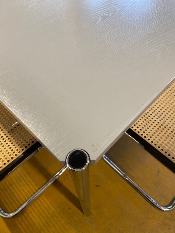 USM Tavoli: USM Haller Tisch 100x100 in grau – Usato da St. Gallen venduto da MSMoebelhandel 1